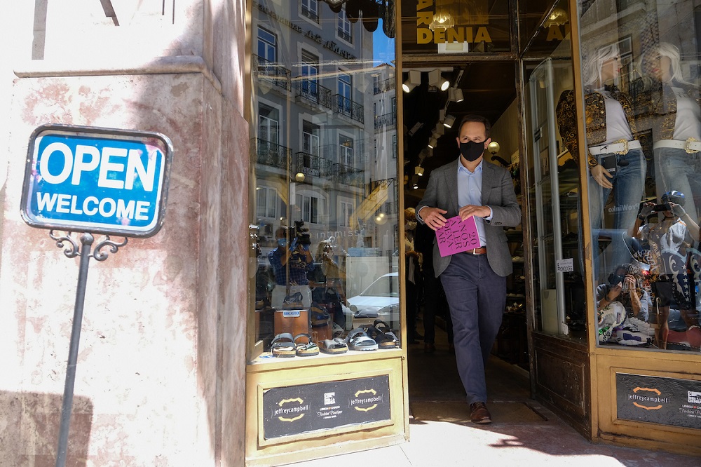 Presidente da Câmara de Lisboa, Fernando Medina, visita comércio da Baixa/Chiado na antevéspera da abertura dos restaurantes