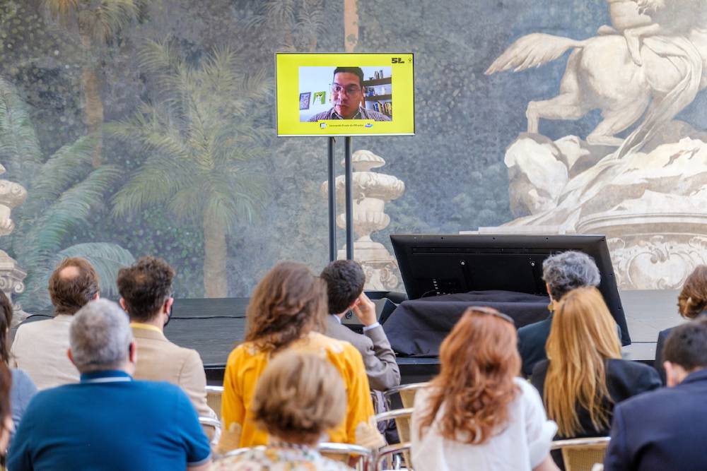 Leonardo Costa de Oliveira vencedor do Prémio Literário UCCLA com a obra _O Sonho de Amadeu”