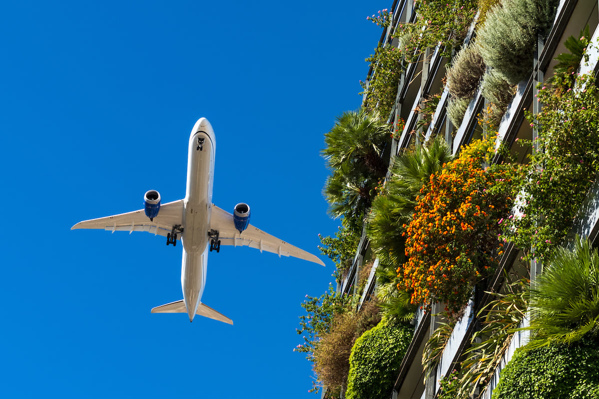 Quanto ao ruído do tráfego aéreo, "apesar de contribuir para o incremento do ruído ambiente global, é na maior parte do território mascarado pelo ruído proveniente do tráfego rodoviário