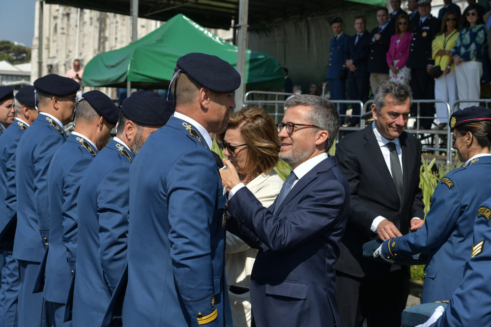 Imposição da Medalha Municipal de Bons Serviços a elementos que integraram a missão de busca e salvamento após o sismo na Turquia - Carlos Moedas