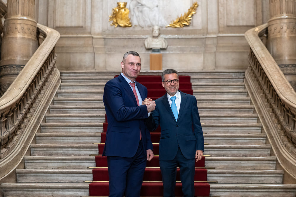 Vitali Klitschko, presidente da Câmara de Kiev, e Carlos Moedas presidente da Câmara de Lisboa - Paços do Concelho