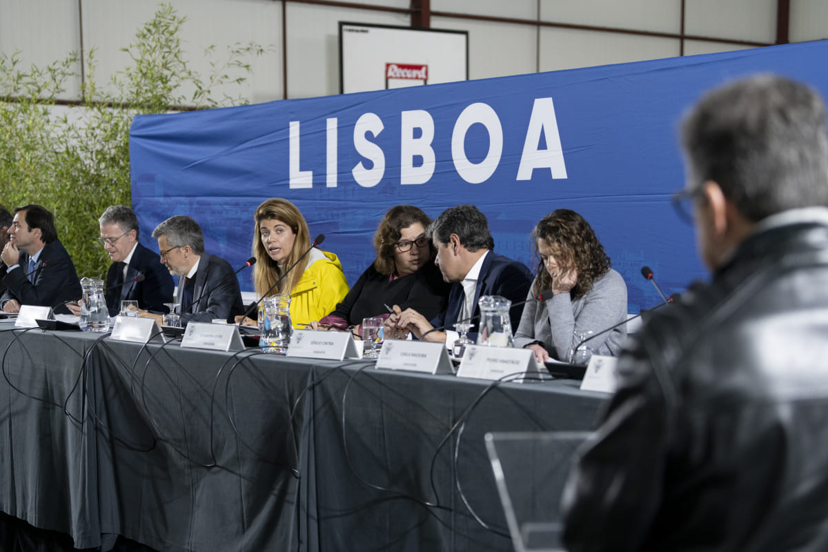  The decentralized meetings give residents a voice and try to respond to their "concrete problems"