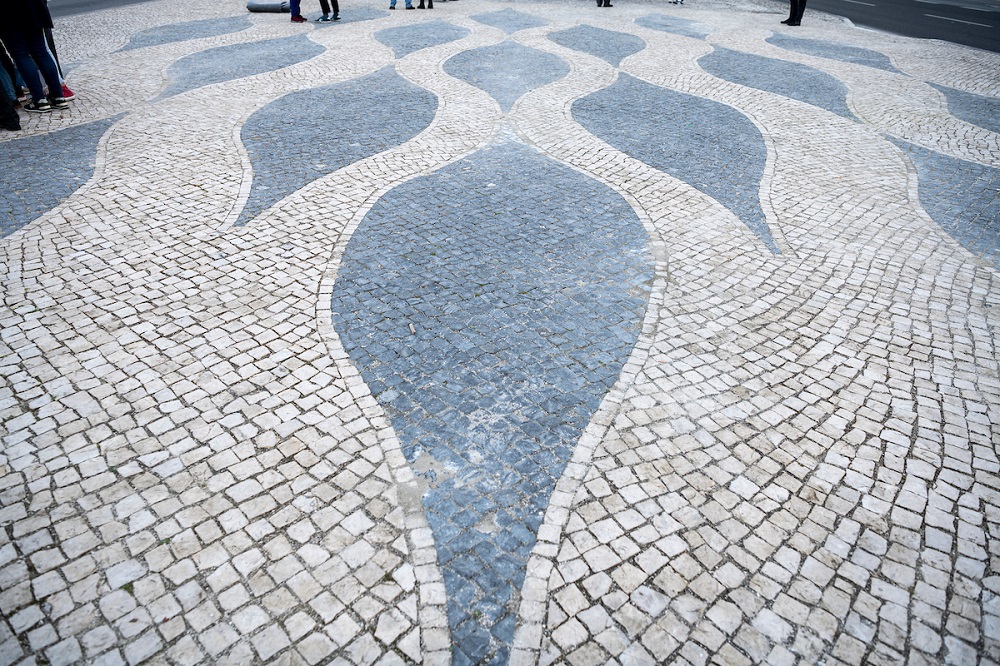 Obra em Calçada Portuguesa homenageia Heróis da Pandemia