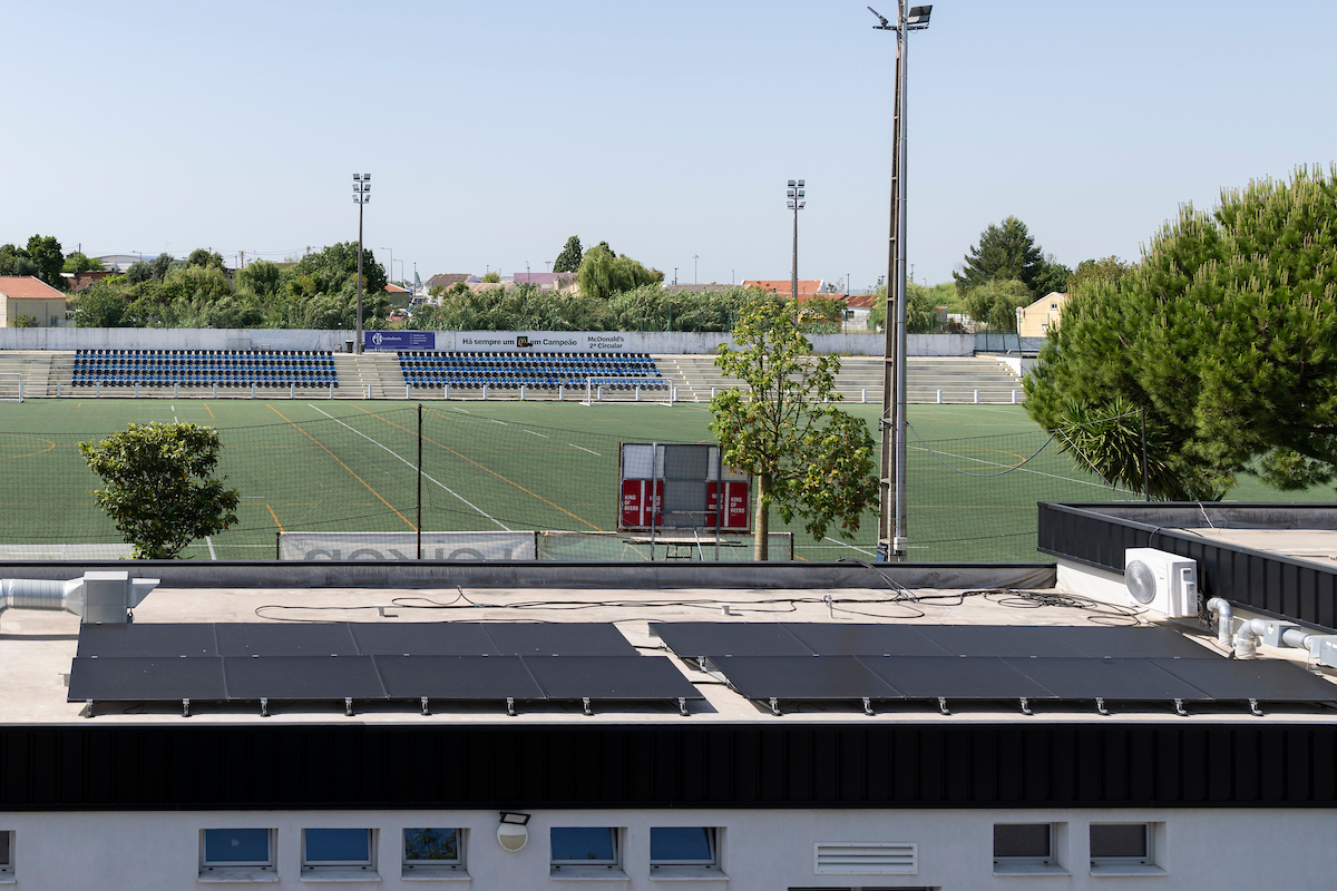 Complexo desportivo municipal de S. João de Brito tem novo sistema fotovoltaico