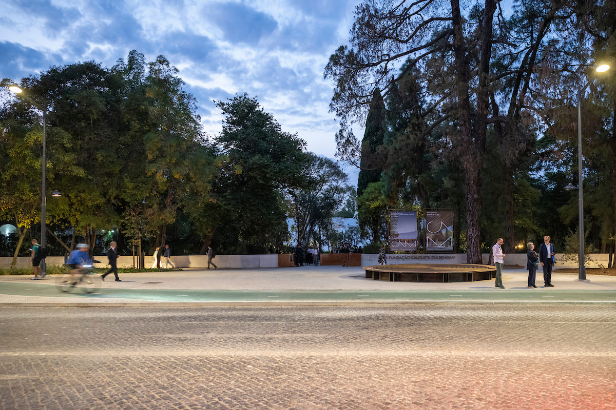 With the inauguration of the Gulbenkian Modern Art Center and the completion of the redevelopment of Rua Marquês de Fronteira, the city has rediscovered an emblematic space