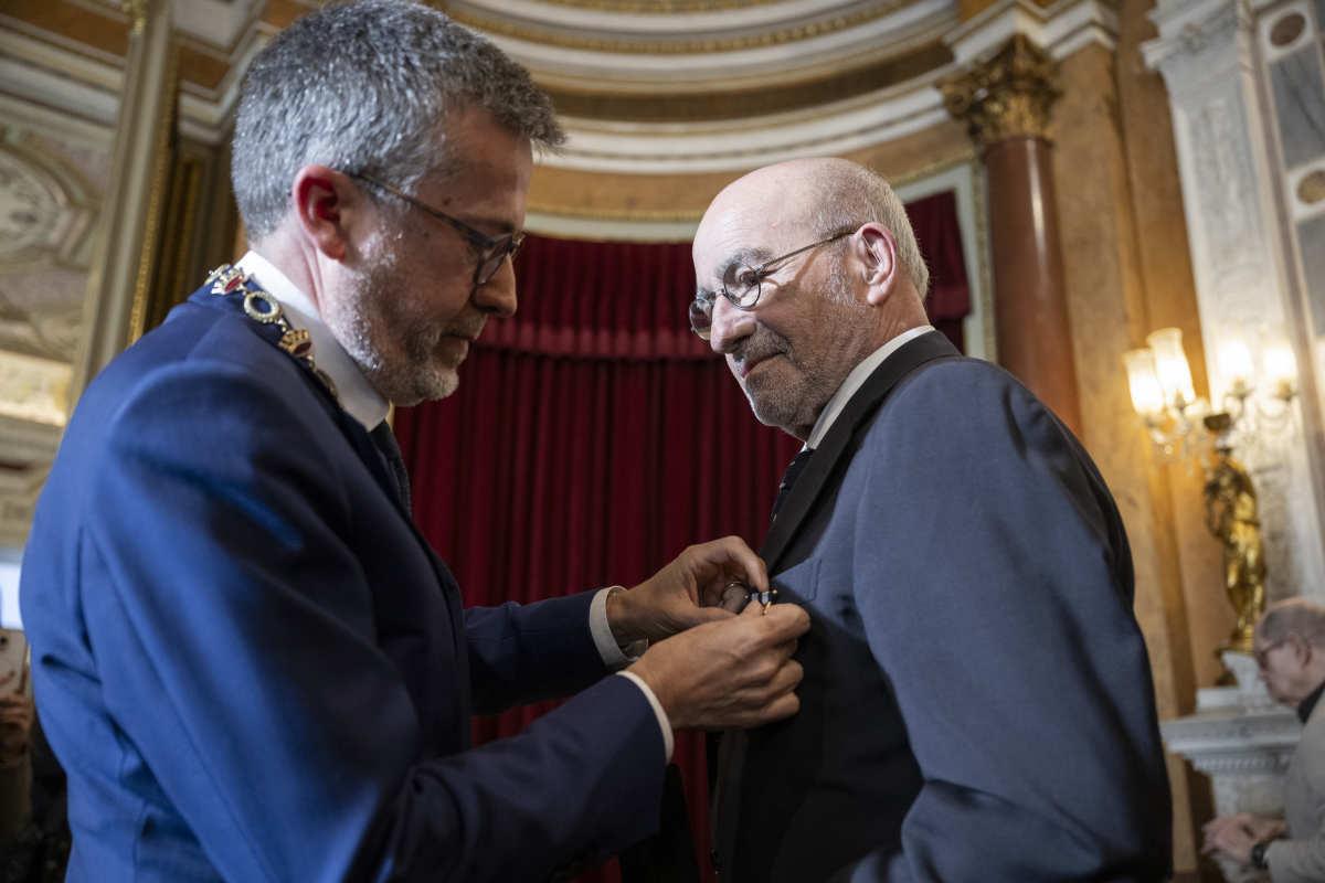 António Homem Cardoso, mestre da luz e do retrato, foi hoje distinguido com a medalha municipal de Mérito Cultural