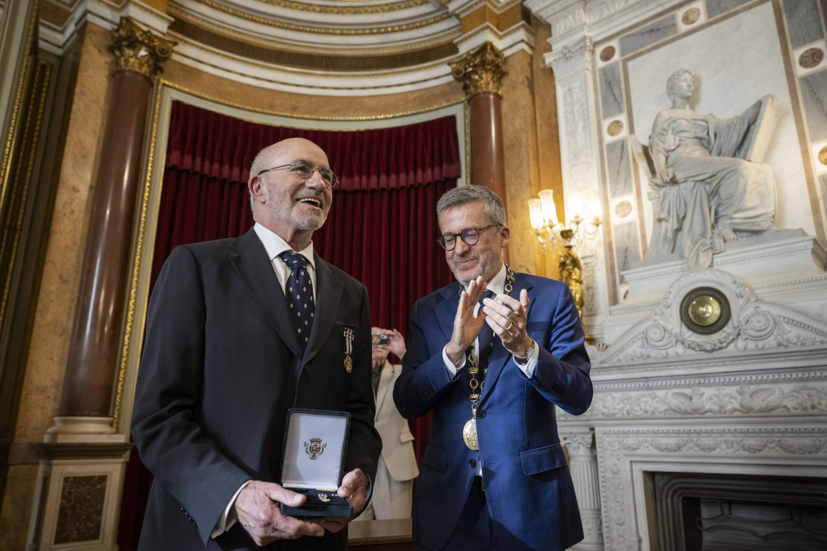 “Este é um dos mais sentimentais prémios da minha vida”, afirmou o Mestre António Homem Cardoso, na cerimónia em que recebeu a Medalha de Mérito Cultural