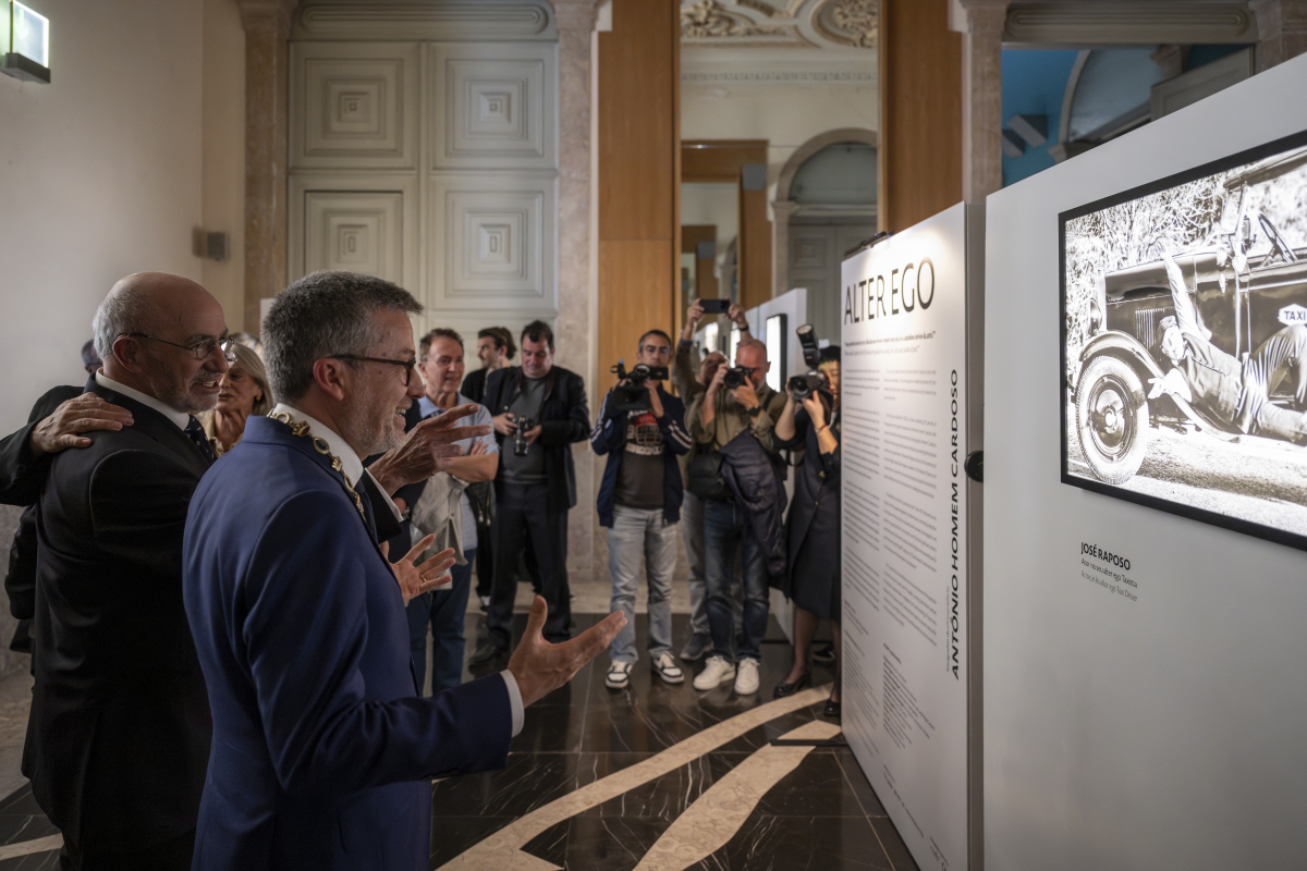 A homenagem ao fotógrafo, com mais de seis décadas de carreira, ficou assinalada com a inauguração da exposição “Alter Ego”, nos Paços do Concelho
