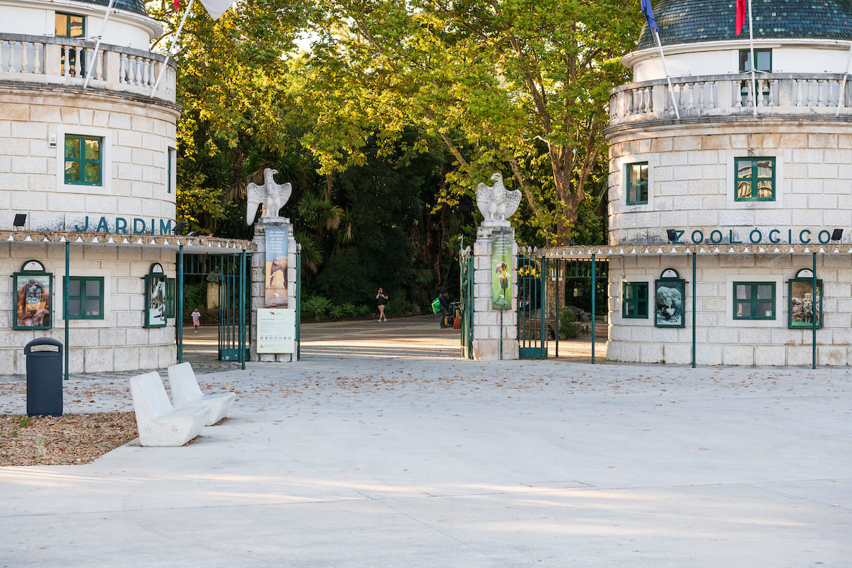 Praça Marechal Humberto Delgado – Sete Rios, frente ao Jardim Zoológico