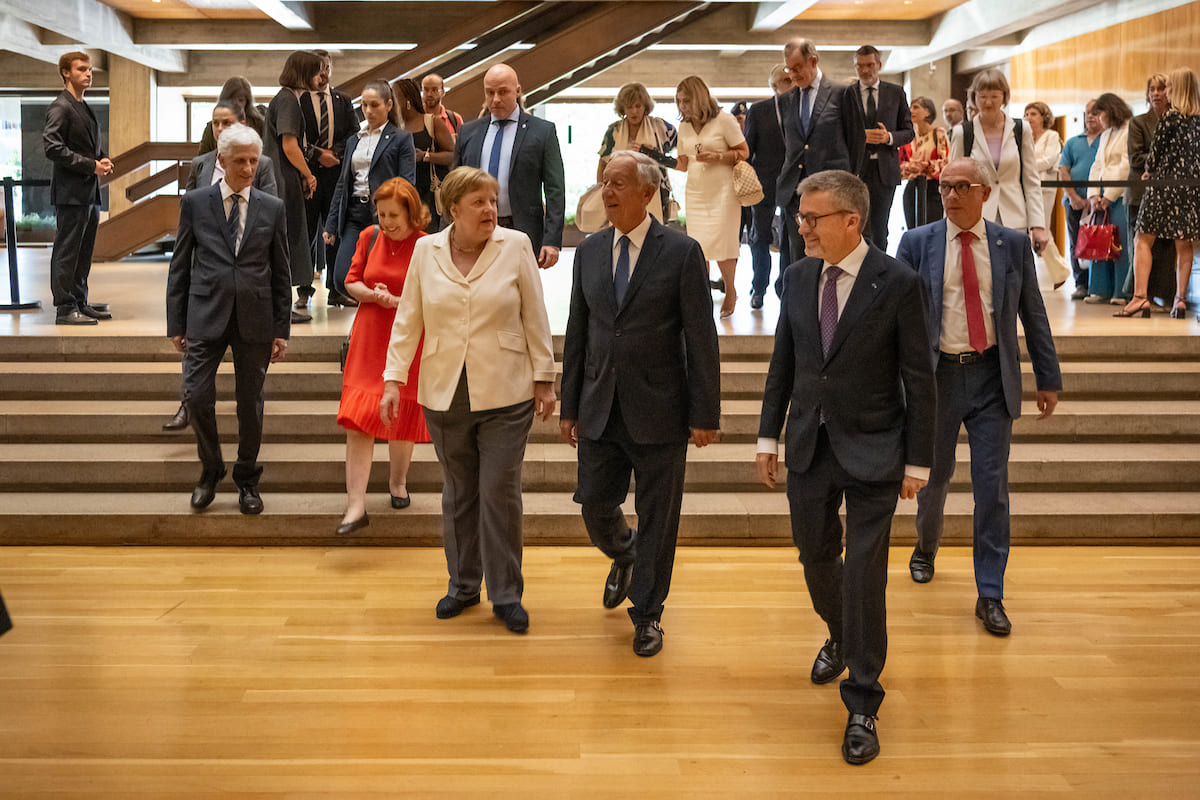 Marcelo Rebelo de Sousa, Presidente da República, e Carlos Moedas, presidente da Câmara de Lisboa, estiveram presente na cerimónia - Fundação Calouste Gulbenkian