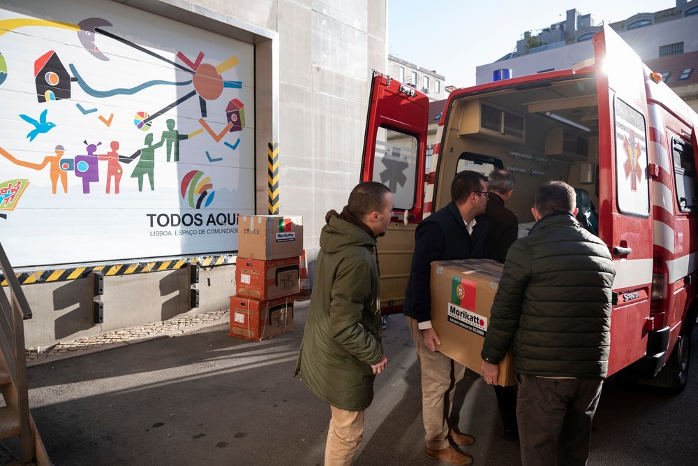 Duas ambulâncias com medicamentos, soro, geradores e cobertores, partiram hoje de Lisboa para as zonas de conflito na Ucrânia