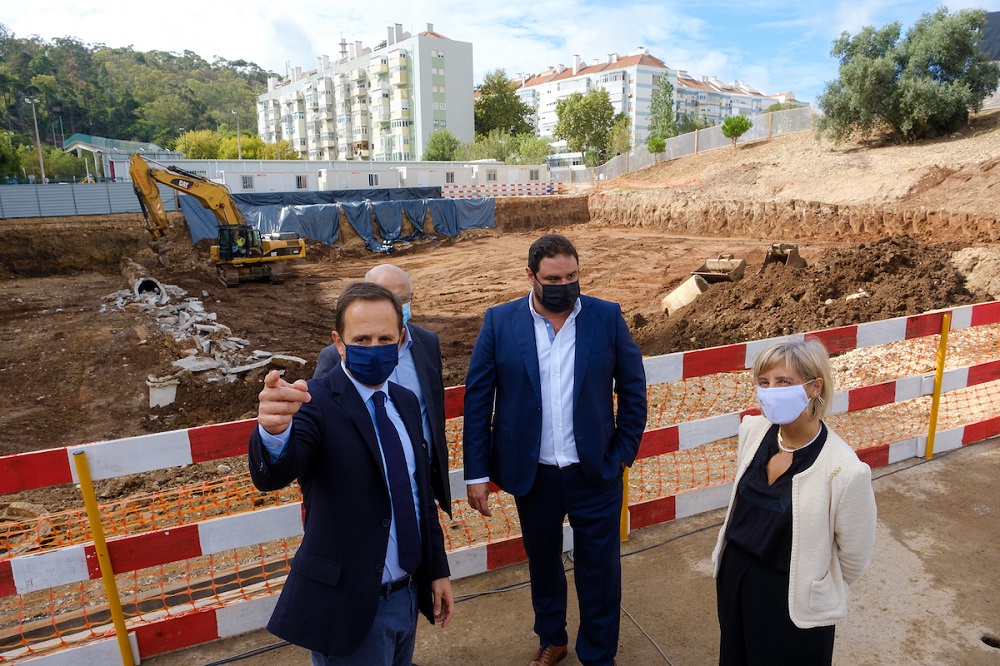 Fernando Medina e Marta Temido no arranque das obras da USF de nova geração de Benfica