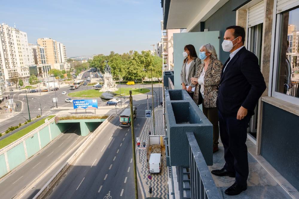 Paula Marques e Fernando Medina - Antigos Edifícios da Segurança Social na Avenida da República 