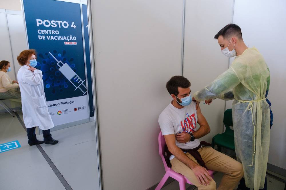 Primeiro dia de vacinação de professores e funcionários escolares em Lisboa