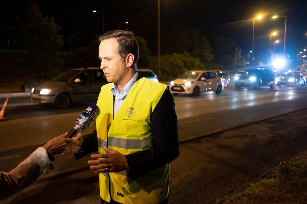 O presidente da Câmara Municipal de Lisboa, Fernando Medina, esteve no arranque dos trabalhos, junto ao acesso do Prior Velho à 2ª Circular