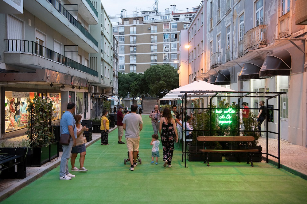 Rua Cláudio Nunes, em Benfica, tem agora mais espaço para as pessoas e para o comércio local