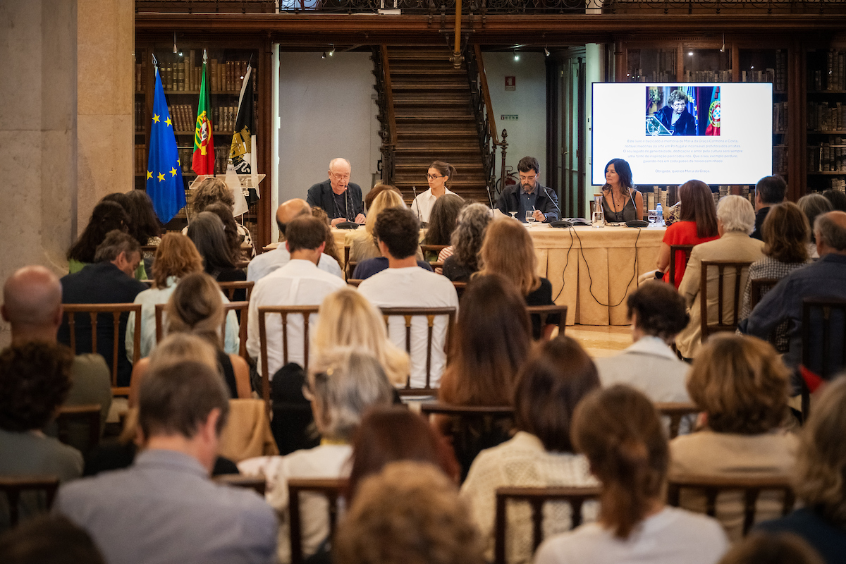 Com coordenação editorial de Sofia Marçal, Arte no Laboratório reúne os contributos de 91 artistas contemporâneos 