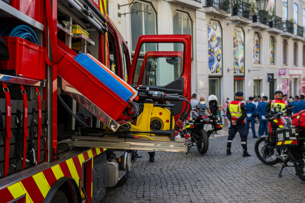 Exposição de um veículo de socorro e assistência técnica e  dois veículos motorizados de operações específicas