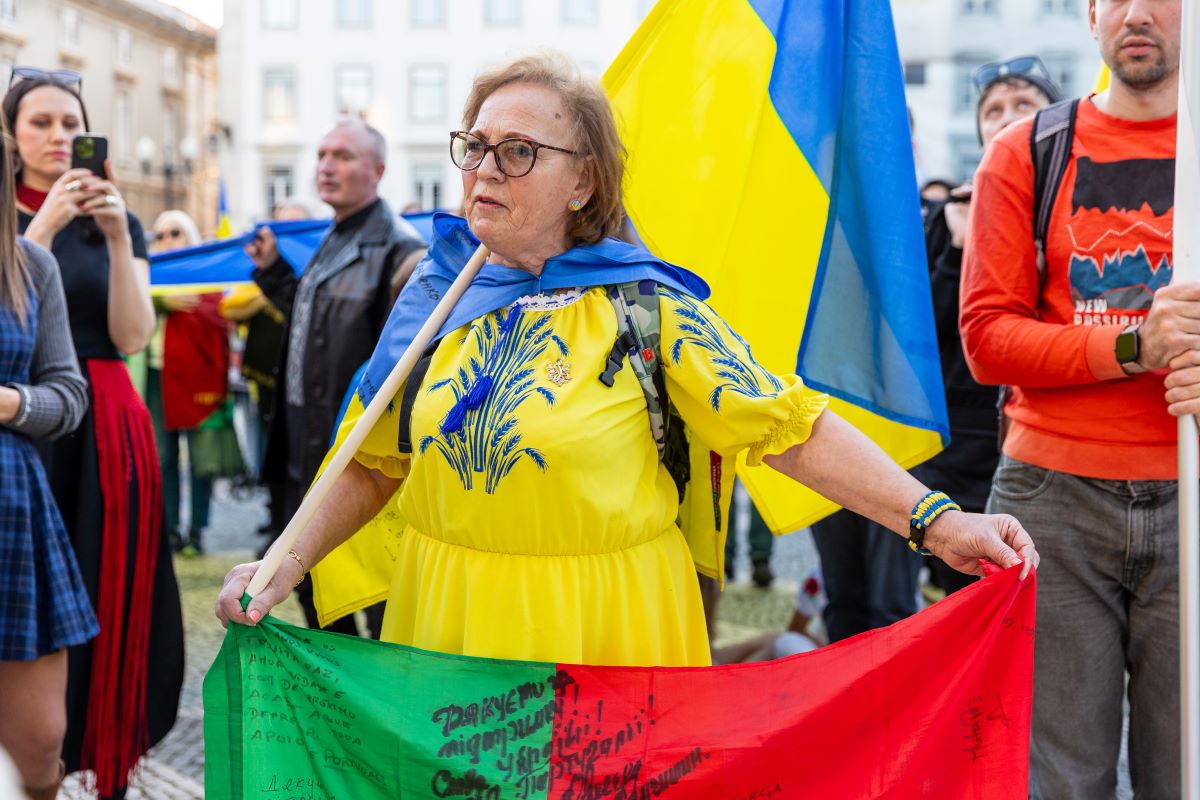 The ceremony in Praça do Município brought together hundreds of people