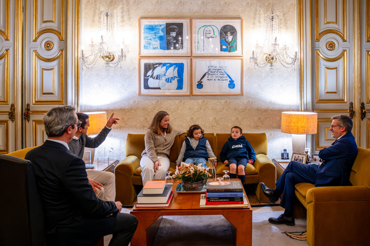 Carlos Moedas, president of CML, congratulated the family on their "epic journey" at an informal reception in the Town Hall