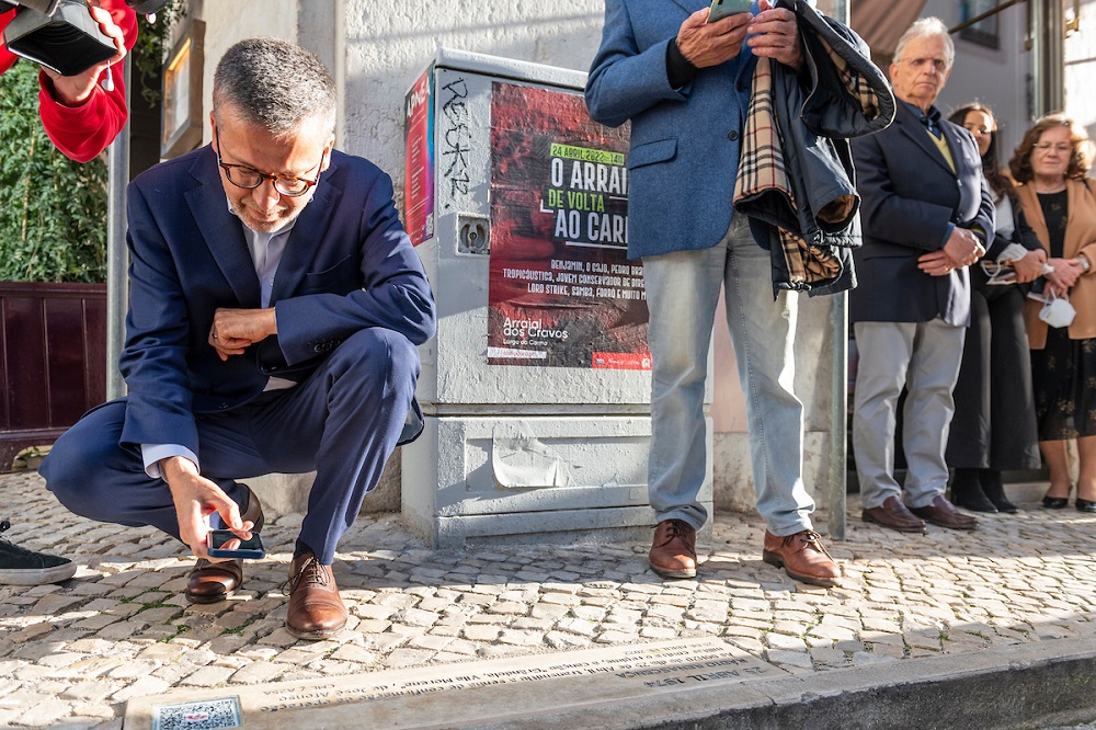 Cada uma das lápides dispõe de um QR code  através do qual se obtém a descrição do episódio revolucionário ocorrido nesse local