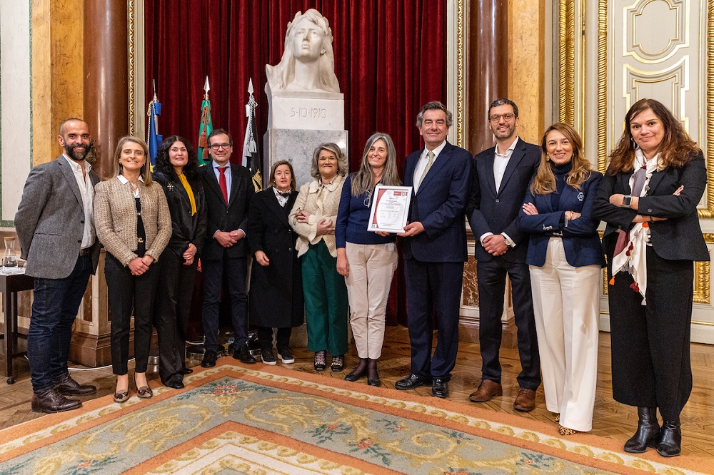 Entrega do certificado de reconhecimento do sistema de compras sustentáveis - Salão Nobre dos Paços do Concelho