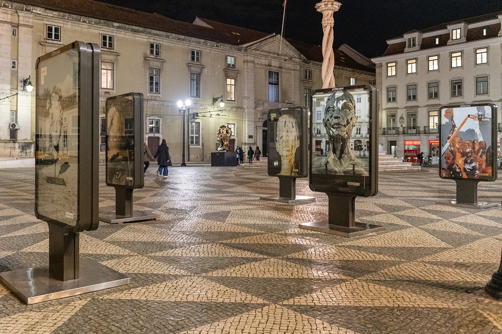 Até 31 de janeiro, a Praça do Município é palco de uma exposição do artista Alexandre Monteiro (Hopare)