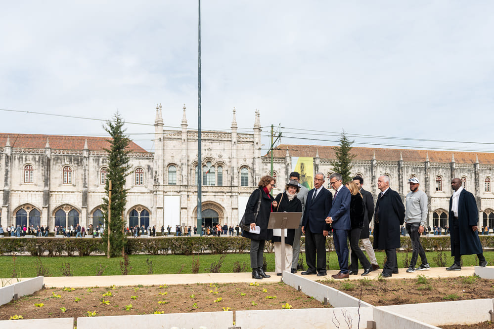 Jardim da Praça do Império reabre após requalificação