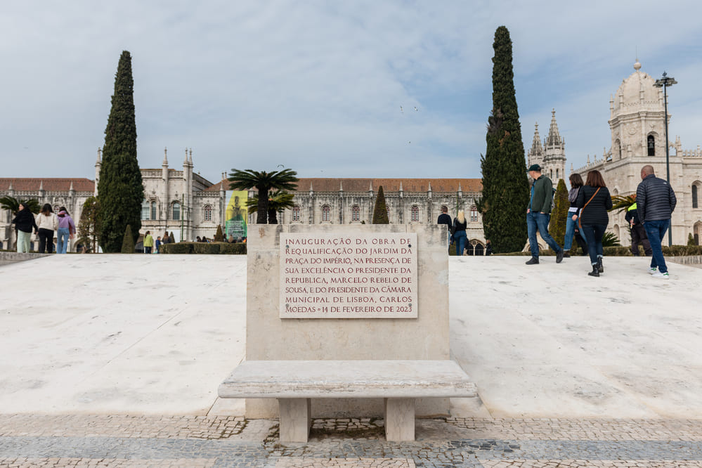 Jardim da Praça do Império reabre após requalificação