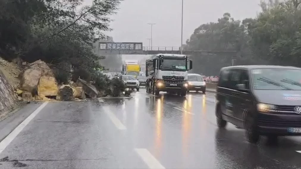 Derrocada condiciona trânsito na A5 no sentido Lisboa–Cascais