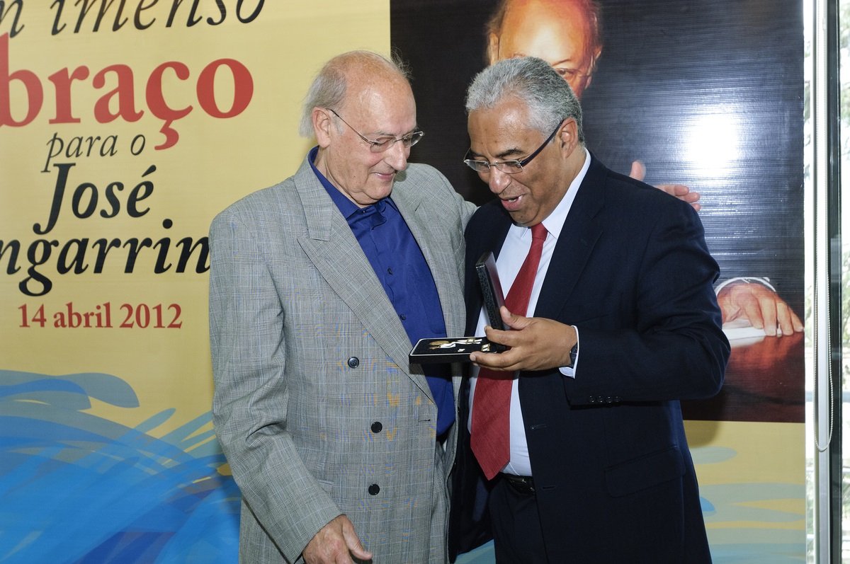José Manuel Tengarrinha distinguido com Medalha de Mérito Municipal