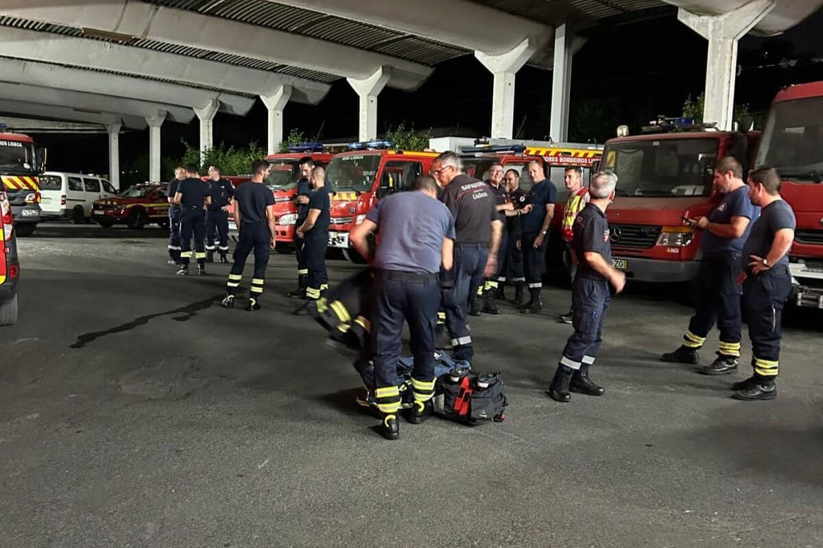 Sapadores Bombeiros de Lisboa combatem incêndios em Mangualde