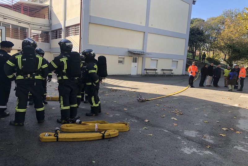 Simulacro de sismo seguido de incêndio, na Escola Básica João dos Santos, em Marvila. Foto: Ricardo Moreira