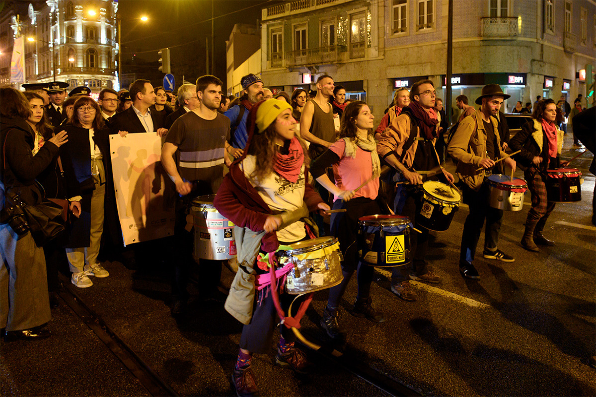 Marcha entre o Intendente e o Rossio junta centenas de pessoas no Dia Internacional pela Eliminação da Violência contra as Mulheres