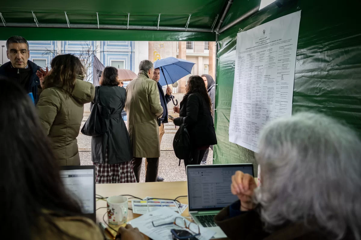 Cerca de 250 trabalhadores da Câmara Municipal de Lisboa estão envolvidos na operação, alguns em funções desde as 6h da manhã