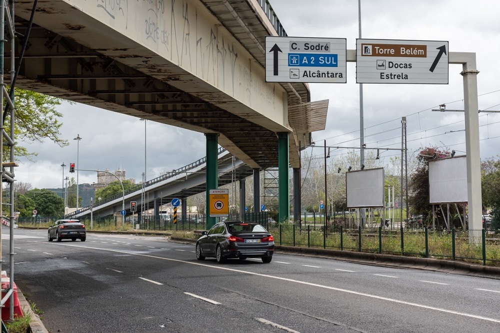 Obras de reabilitação no viaduto de Pedrouços, sentido Algés-Alcântara 
