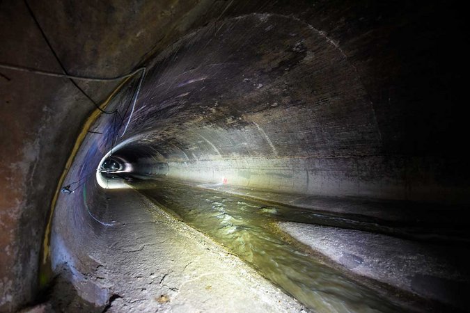 Interior do caneiro no encontro de dois ramos 