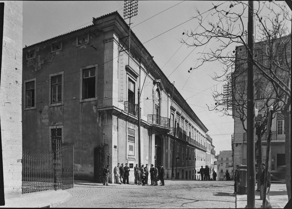 Palácio Valadares na década de 1950, instalações da Escola Veiga Beirão. Fotografia de Horácio Novais / Arquivo Municipal de Lisboa 